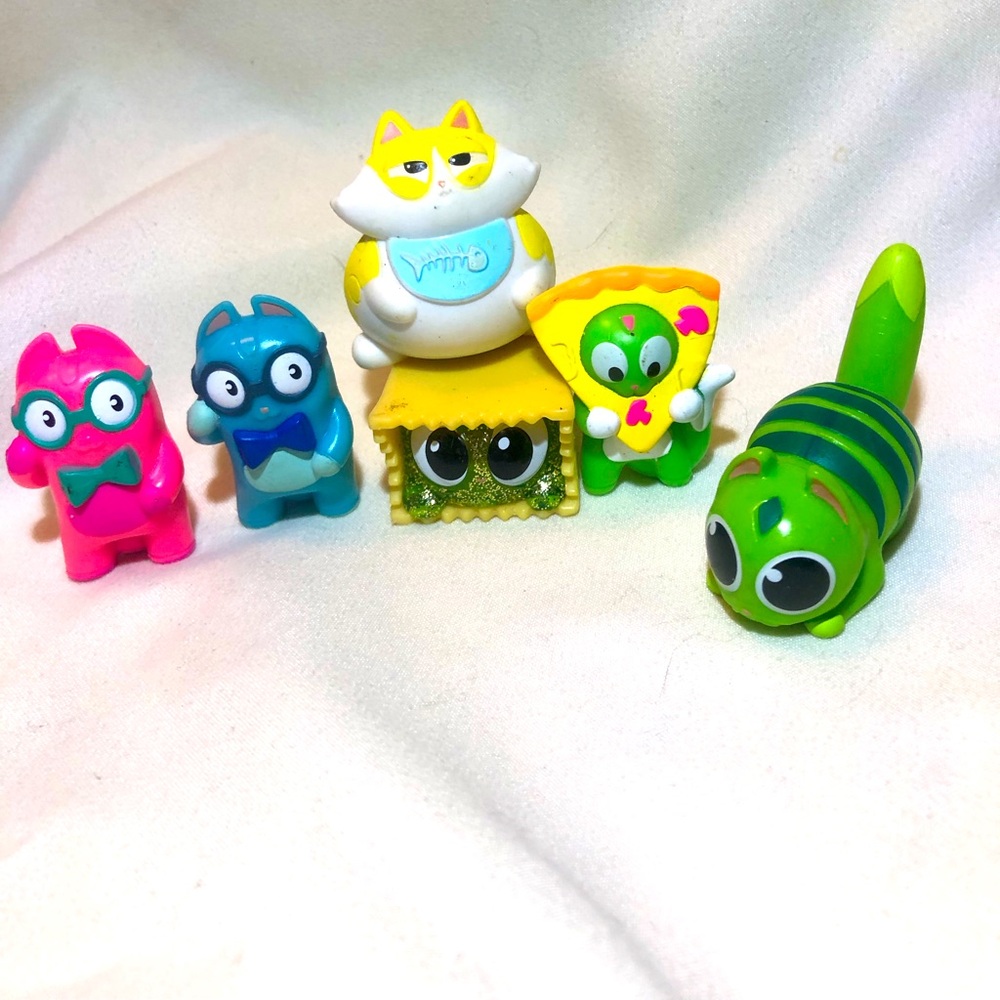 Lot of Lost Kitties these have been played with 💛